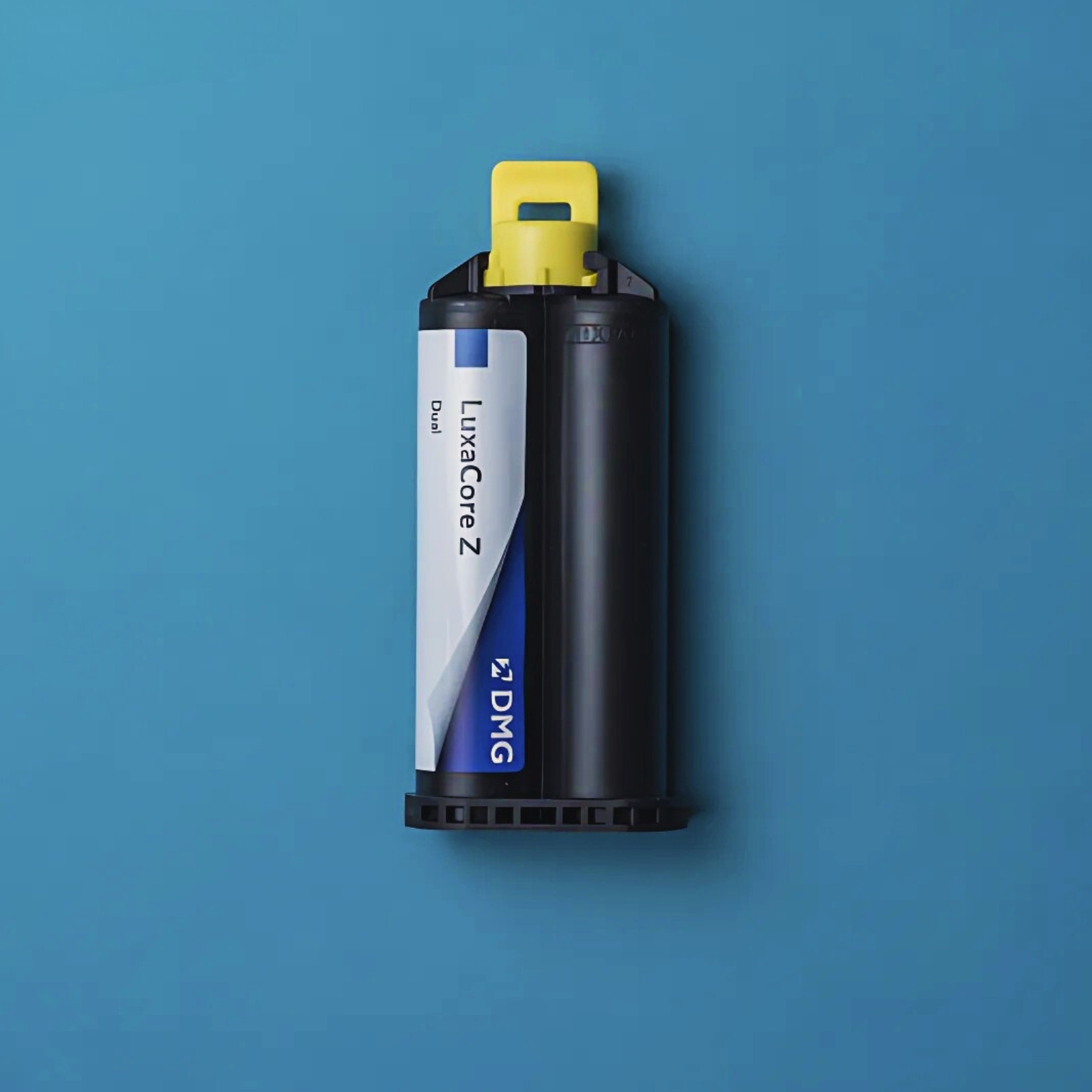 LuxaCore Z Dual, 1 картридж по 48 г пасти, 30 насадок Automix-Tips, 30 насадок Intraoral-Tips, колір A3