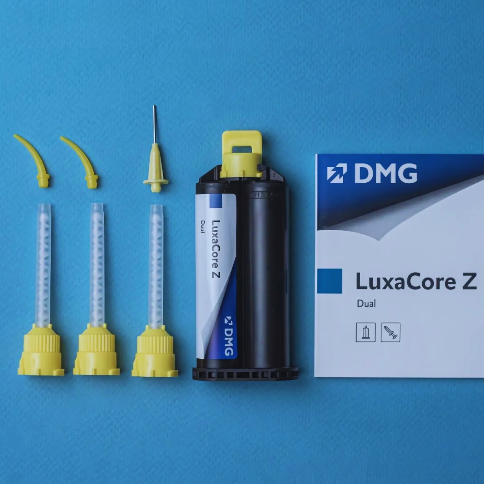 LuxaCore Z Dual, 1 картридж по 48 г пасти, 30 насадок Automix-Tips, 30 насадок Intraoral-Tips, колір A3
