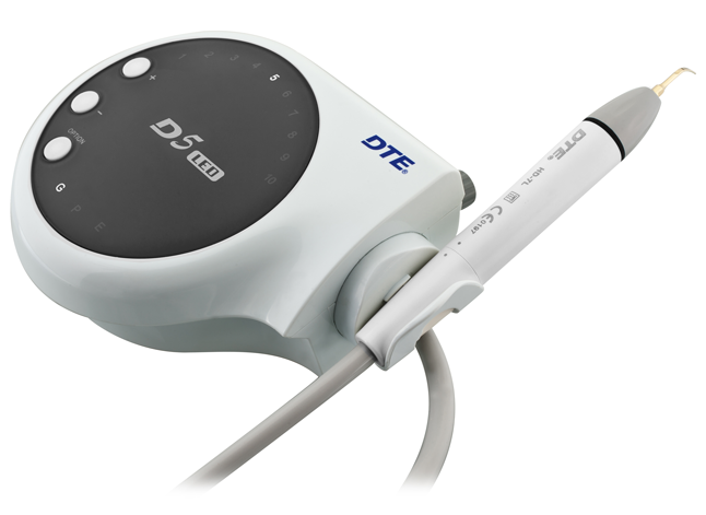 Скалер DTE D5 LED ультразвуковий, наконечник з LED-підсвіткою, роз'єм SATELEC; в комплекті: 5 насадок, 1 ендочак 120 град, динамометричний ключ; режими роботи: скейлінг, періо, ендо