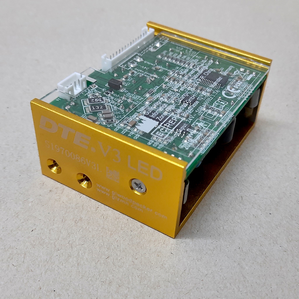 Скалер DTE V3 LED ультразвуковий, для вбудування, наконечник з LED-підсвіткою, різьба SATELEC; в комплекті: 5 насадок, 1 насадка ендочак 120 град, динамометричний ключ; режими роботи: скейлінг, ендо; довжина шлангу 2 м