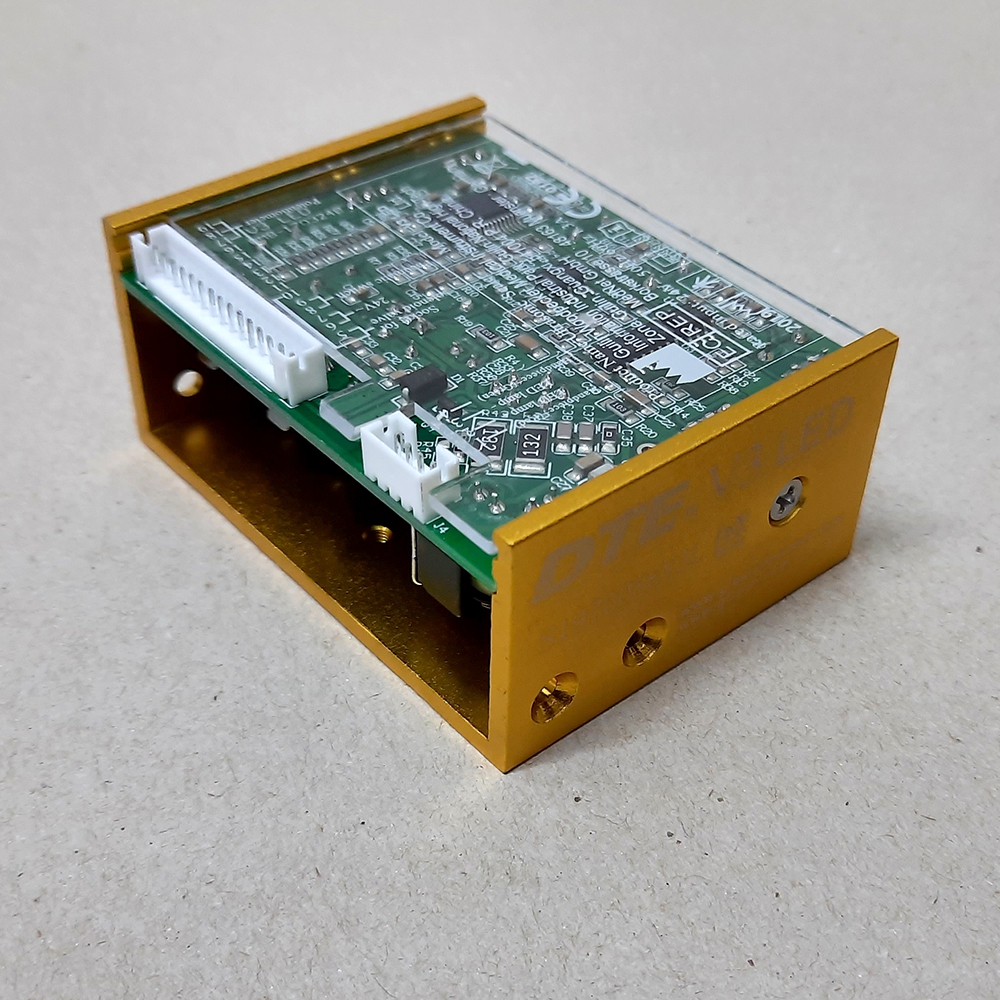 Скалер DTE V3 LED ультразвуковий, для вбудування, наконечник з LED-підсвіткою, різьба SATELEC; в комплекті: 5 насадок, 1 насадка ендочак 120 град, динамометричний ключ; режими роботи: скейлінг, ендо; довжина шлангу 2 м
