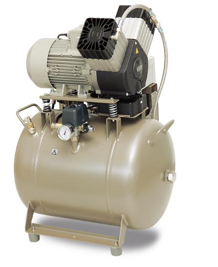 Компресор EKOM DK50 2V/50/M, ресивер 50 л, з мембранним осушувачем повітря, продуктивність 104 л/хв при тиску 6 бар, на 2 установки, робочий тиск 6-8 бар, живлення 230В/50Гц, без шафи