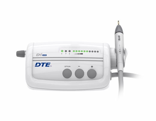 Скалер DTE D6 LED ультразвуковий, з автономною подачею води, наконечник з LED-підсвіткою, роз'єм SATELEC; в комплекті: 5 насадок, 1 ендочак 120 град, динамометричний ключ; режими роботи: скейлінг, періо, ендо