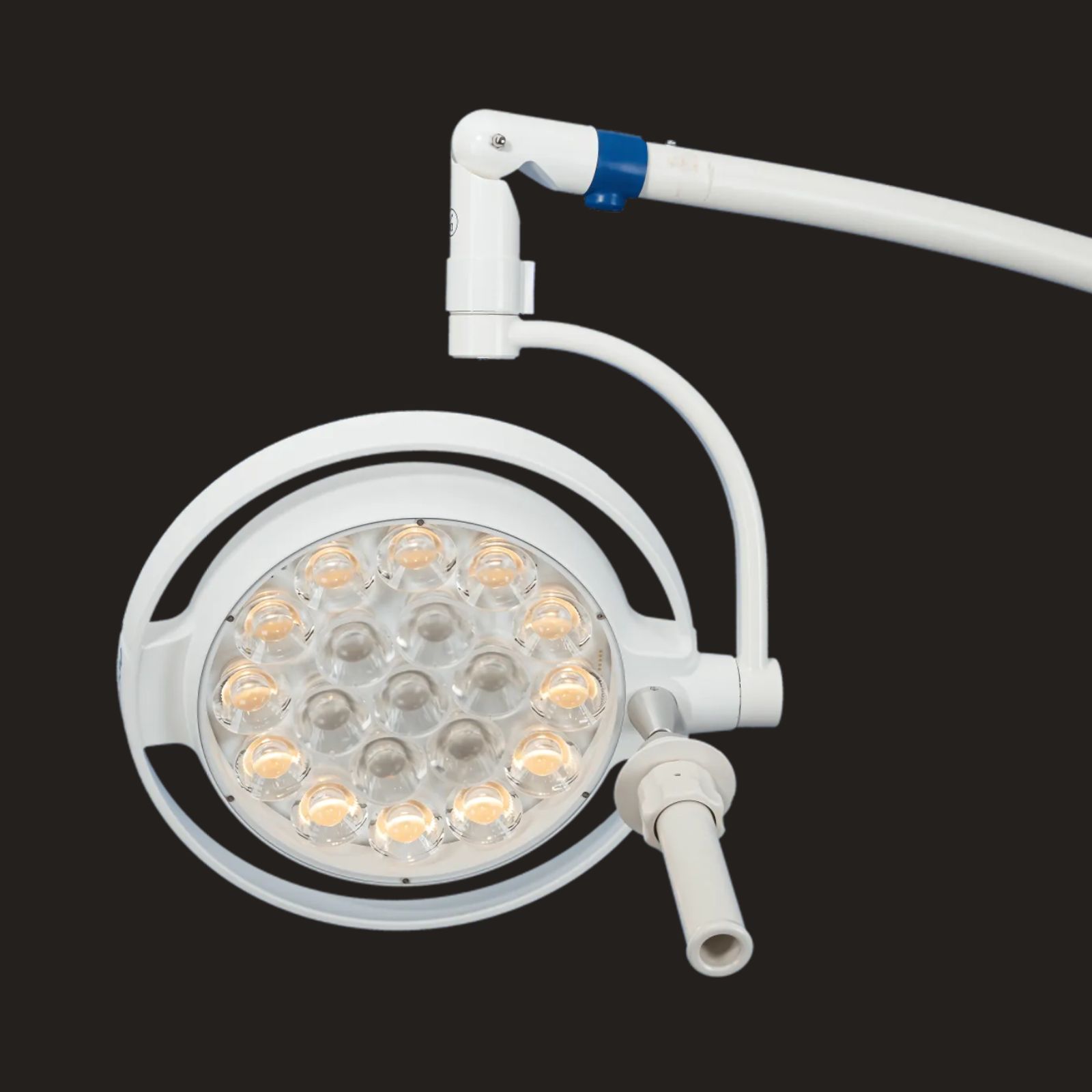 Світильник операційний Mach LED 130 Dental, інтенсивність освітлення на відстані 0,7 м- 40 000 Lux (овал) ( 65 000 Lux (коло) під замовлення), фіксована колірна температура- 4 500 К , можливість настінного кріплення