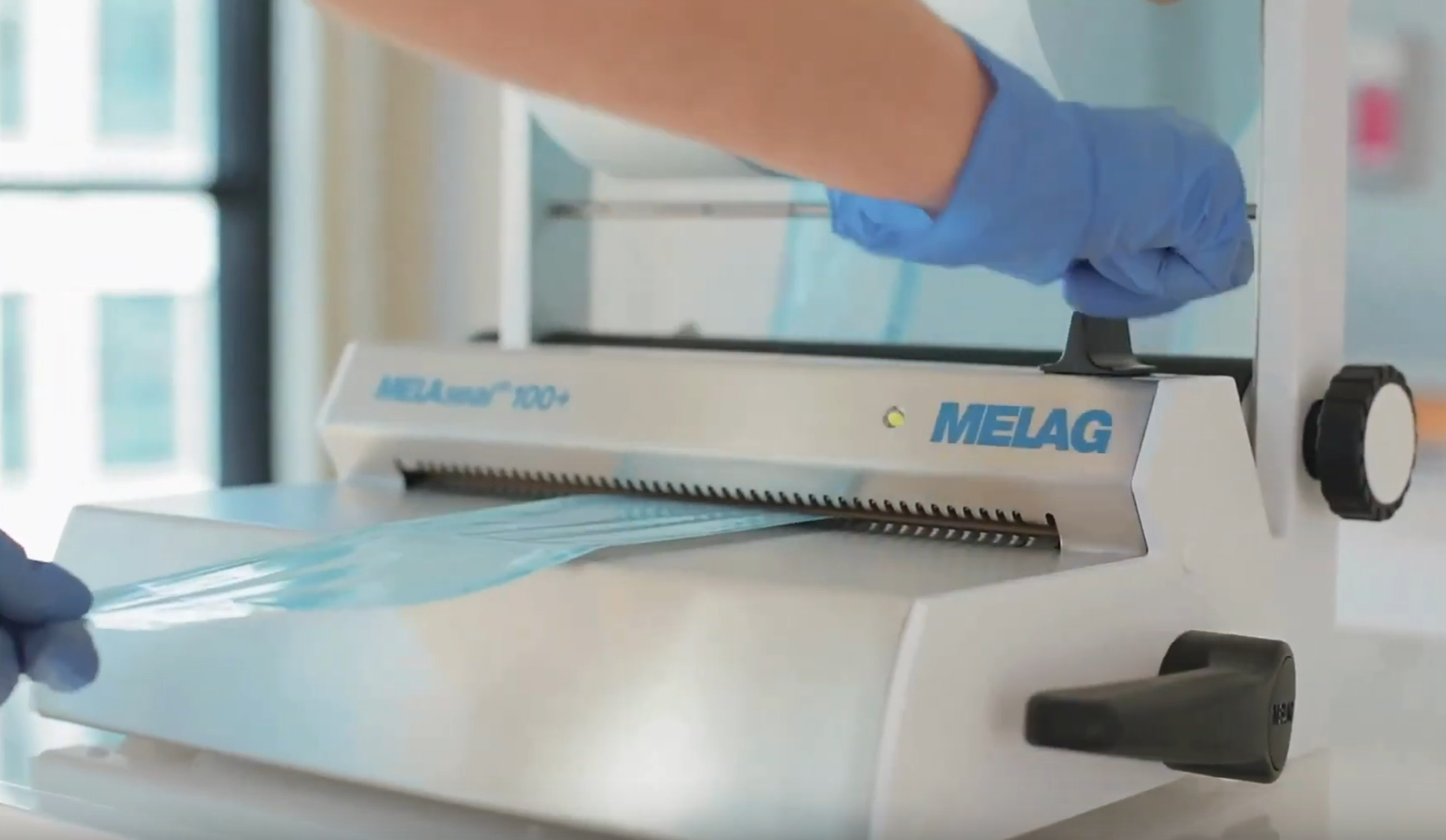 Пакувальний апарат MELAseal 100+, з тримачем рулону "Comfort"