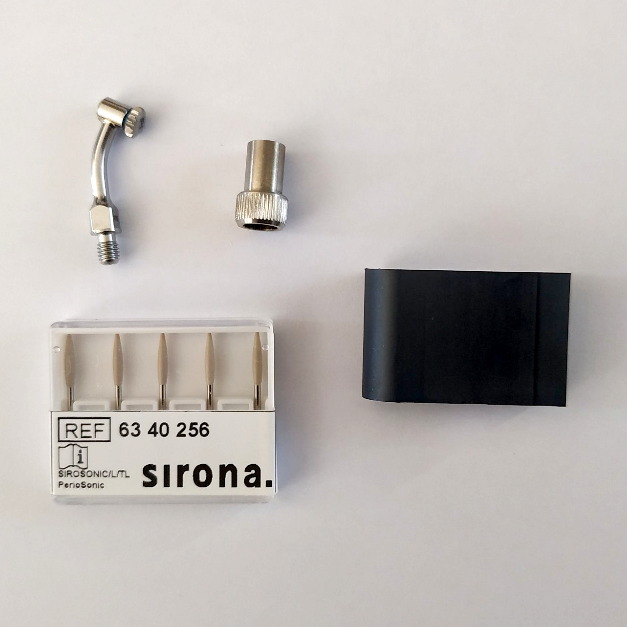Насадка скалера SiroImplant IP 1, для очистки імплантів, металічних та керамічних реставрацій; очищуючі насадки з спеціальним пластиковим напиленням. В комплекті 5 шт. насадок-вставок Insert IP1, ключі для фіксації вставок та насадки