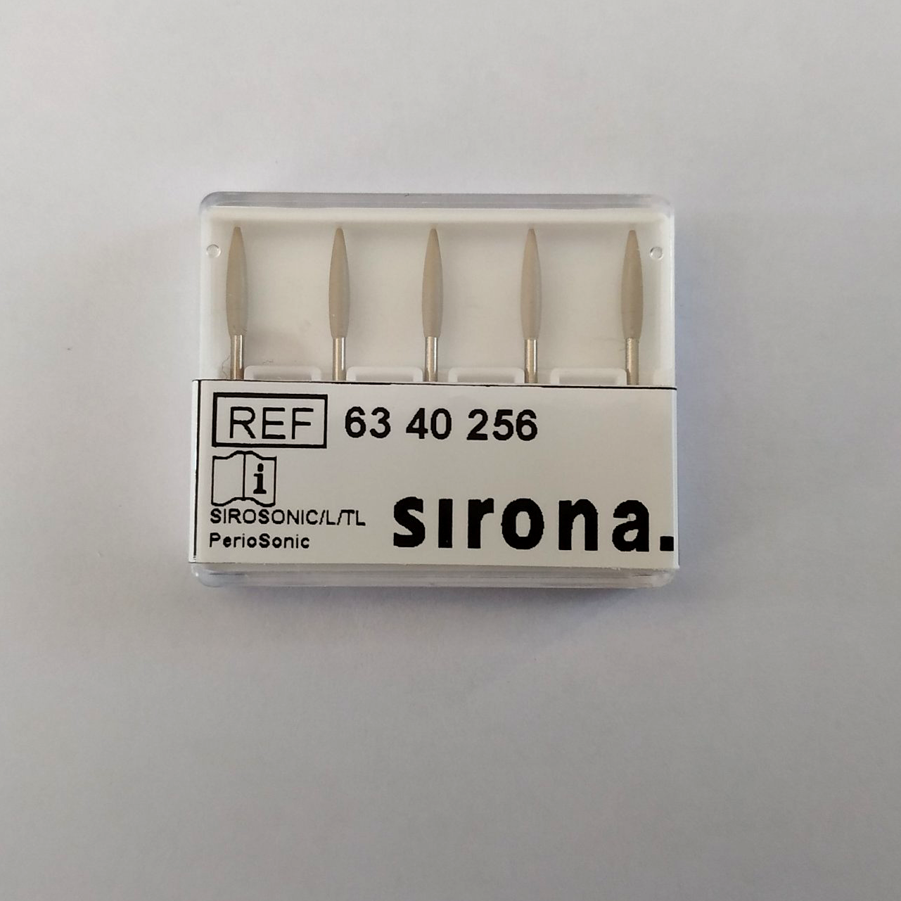 Насадка скалера SiroImplant IP 1, для очистки імплантів, металічних та керамічних реставрацій; очищуючі насадки з спеціальним пластиковим напиленням. В комплекті 5 шт. насадок-вставок Insert IP1, ключі для фіксації вставок та насадки
