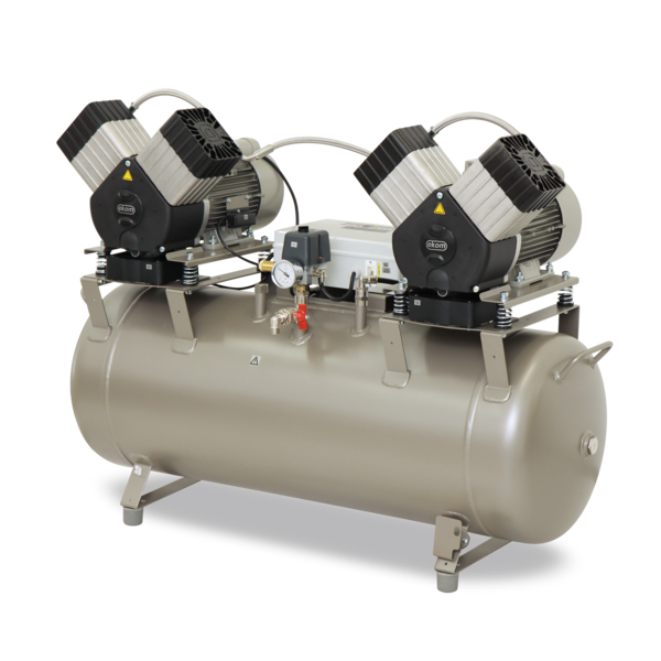 Компресор EKOM DK50 2x2V/110S/M, ресивер 110 л, з мембранним осушувачем повітря, продуктивність 225 л/хв при тиску 5 бар, на 3-4 установки, робочий тиск 5-7 бар, живлення - трьохфазне підключення 400В/50Гц, в шумопоглинаючій шафі - Фото 2