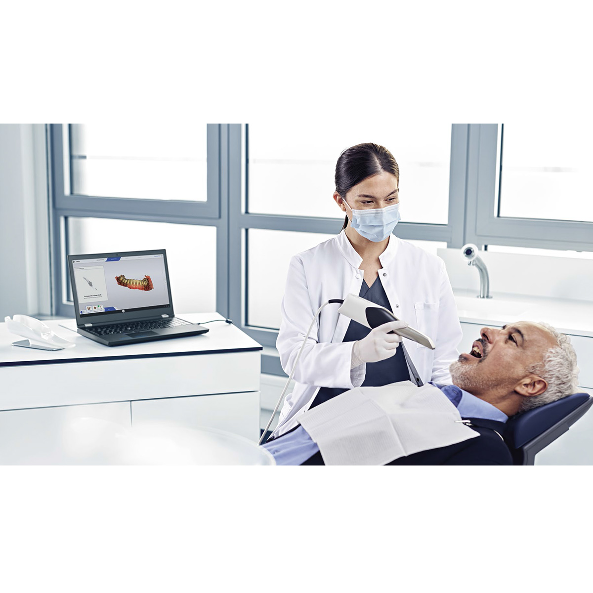 Сканер інтраоральний Primescan Connect (Dentsply Sirona). Ноутбук-конфігурація; інтраоральний, цифровий, оптичний сканер для отримання цифрових відбитків; з програмним забезпеченням Connect, можливість експорту даних в STL