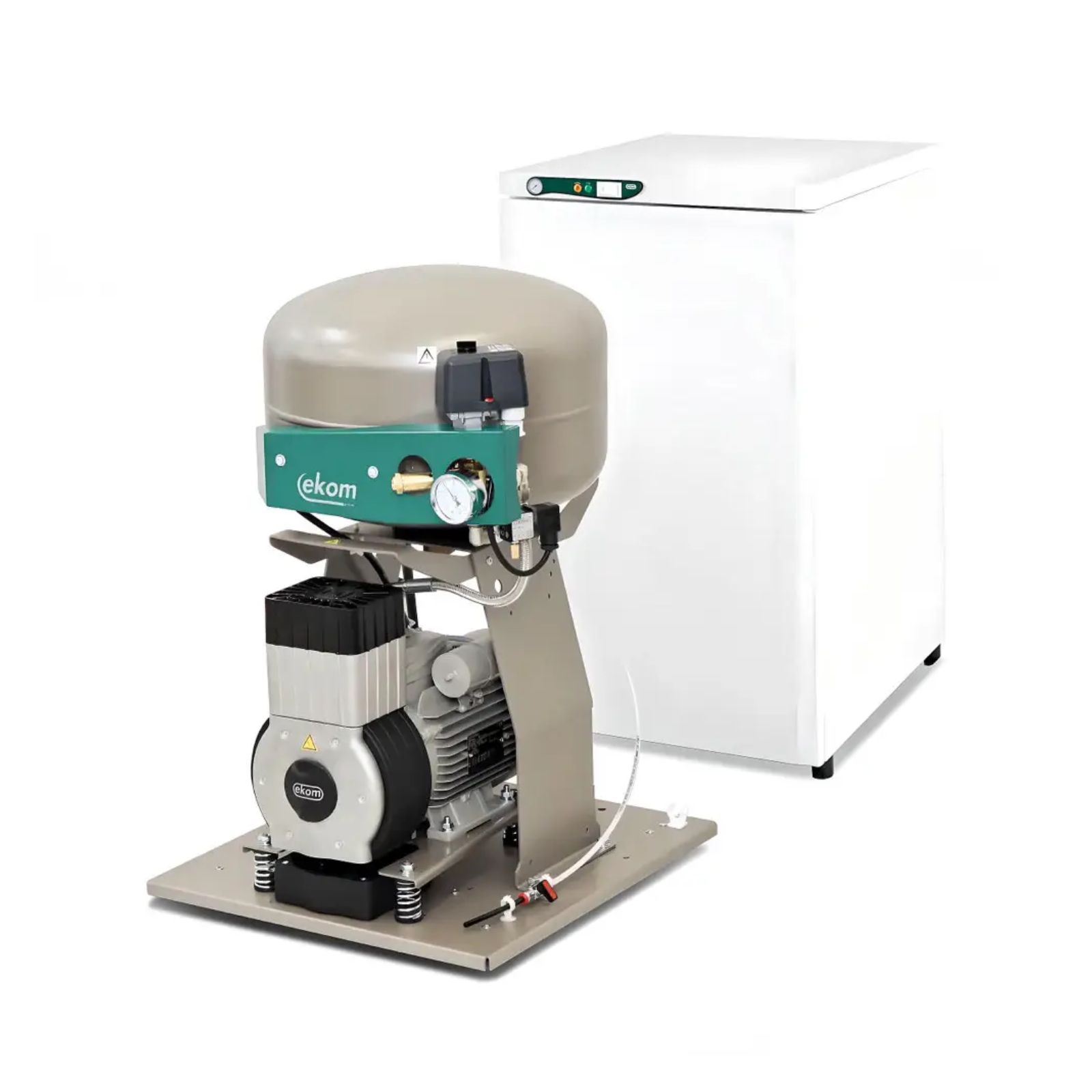Компресор EKOM DK50 PLUS S, ресивер 25 л, без осушувача повітря, продуктивність75 л/хв при тиску 5 бар, на одну установку, робочий тиск 5-7 бар, живлення 230В/50Гц, в шумопоглинаючій шафі